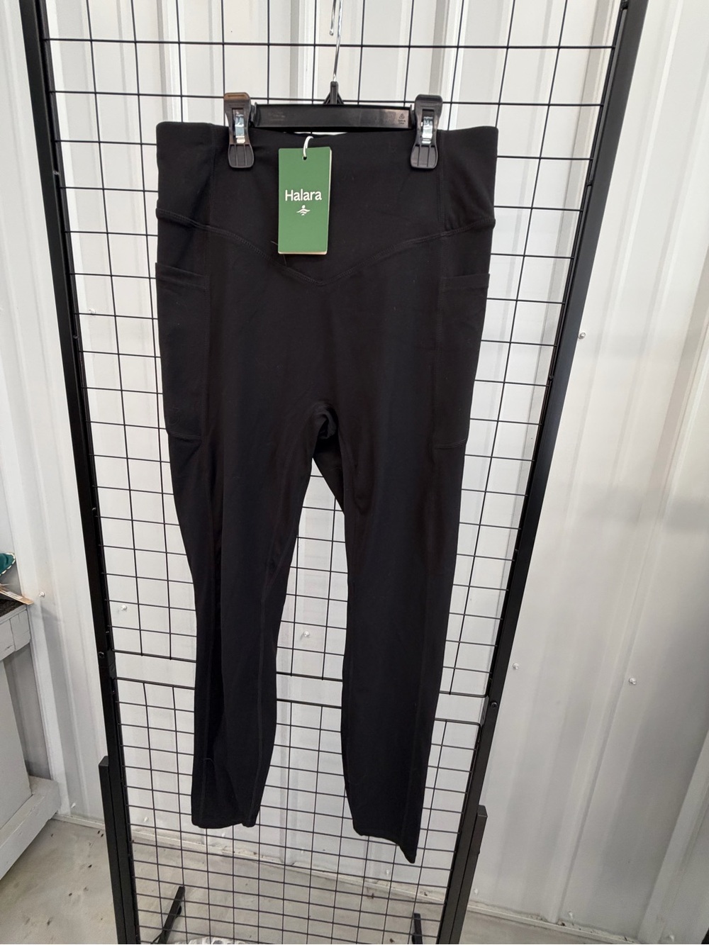 HALARA Black UltraSculpt™ High-Rise Leggings 7/8 Cropped Length Medium NWT